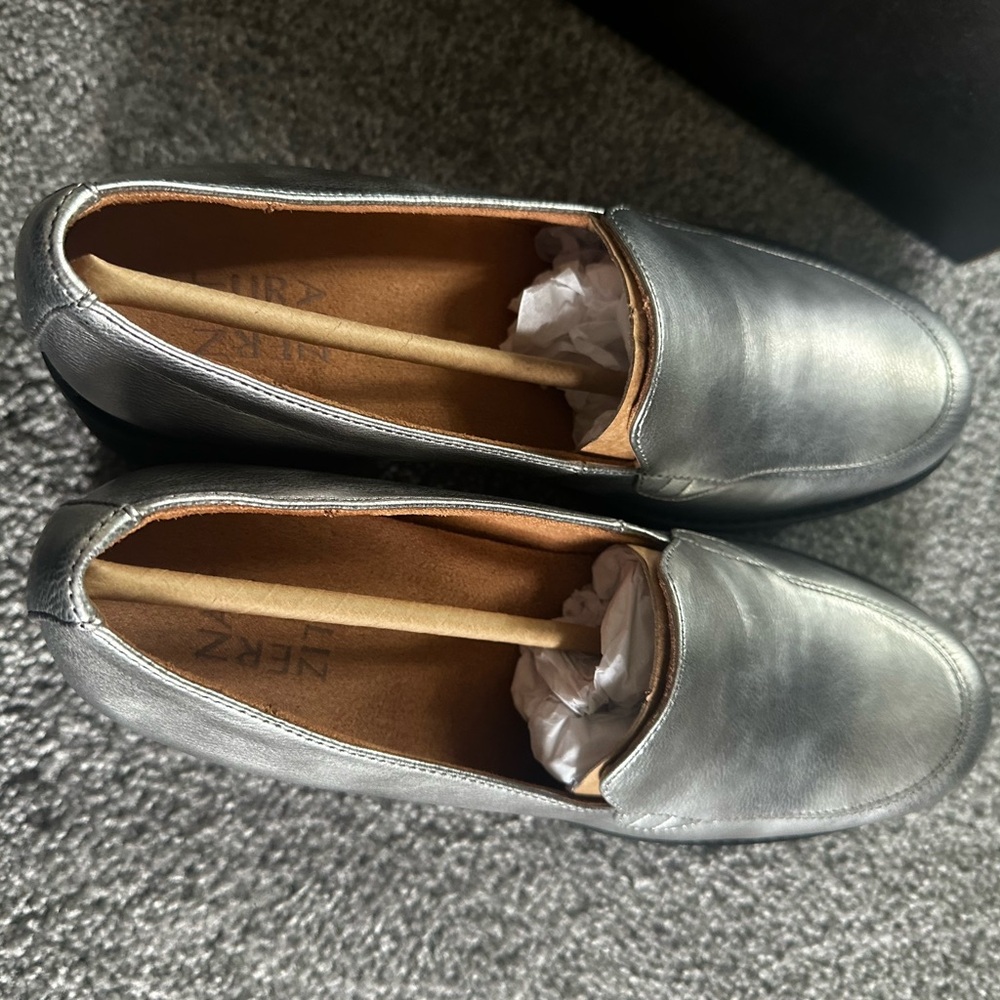 Naturalizer Pewter Leather Loafers New